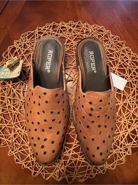 Roper Perforated Slip-On Mule in Tan and Black